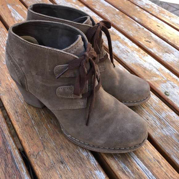 Clark’s Artisan Carleta Lyon Booties 9 - Picture 3 of 8